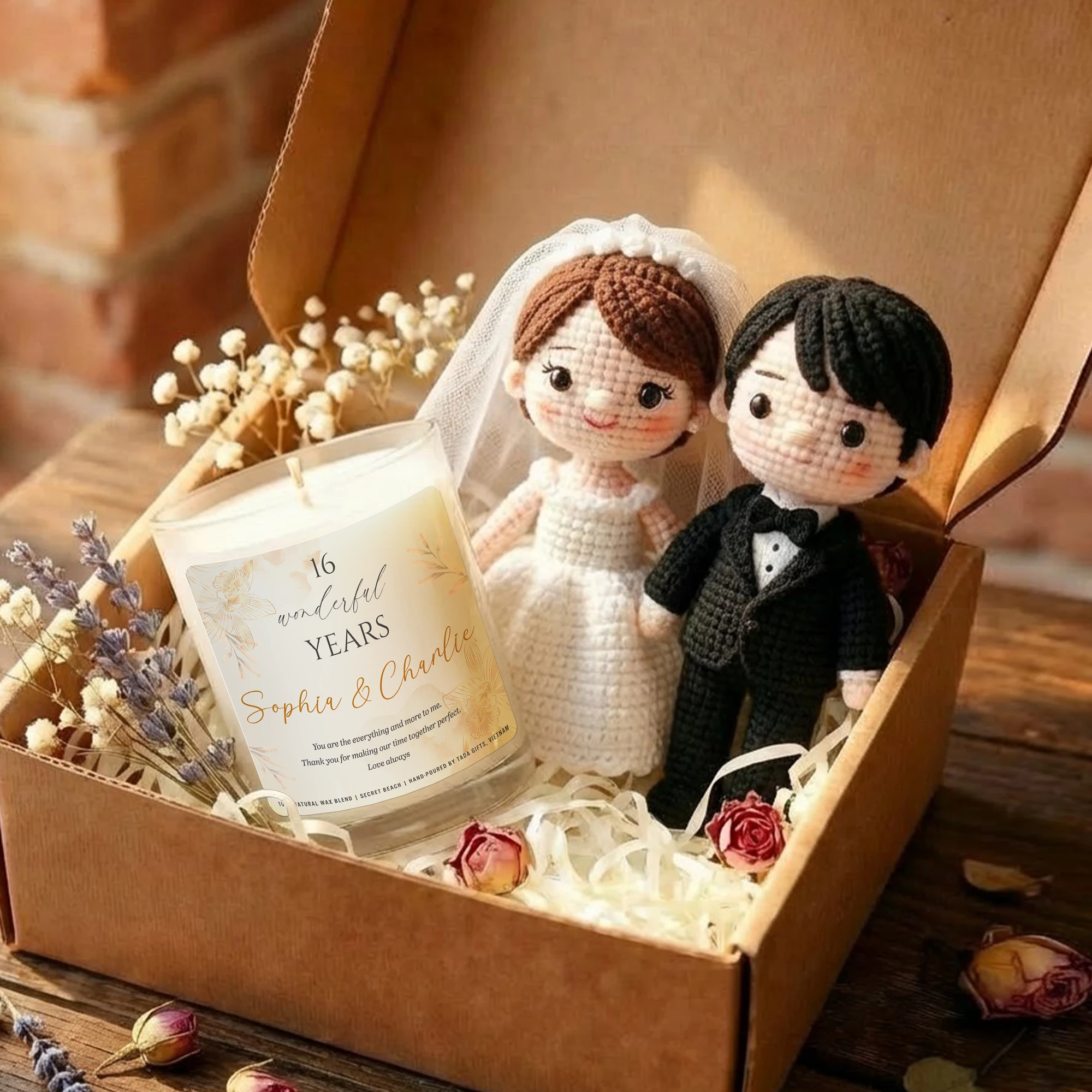 Personalized Wedding Anniversary Gift Box – Custom Couple Crochet Dolls & Scented Candle Set – 16 Years Anniversary Gift for Wife or Husband – Unique Wedding Keepsake Box – Handmade Amigurumi Bride & Groom